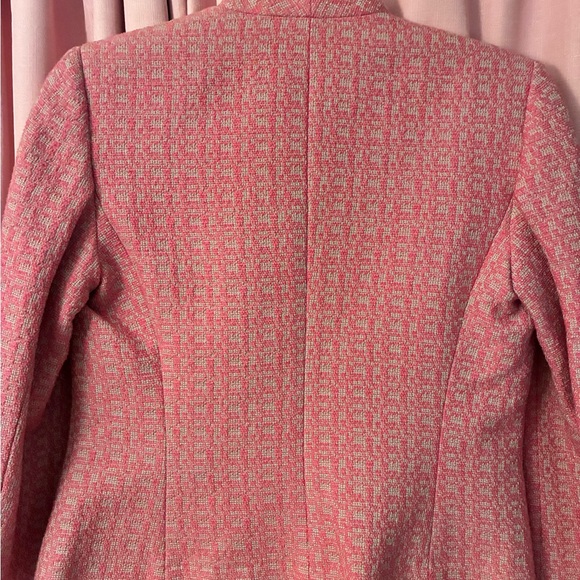 Calvin Klein Pink Tweed Suit with pencil skirt (Blazer=6, Skirt =4) - Picture 8 of 13